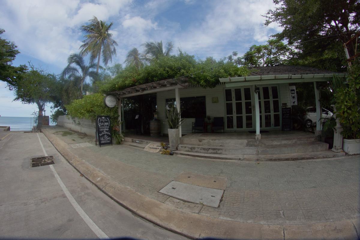 Living Room Bistro and Wine Bar