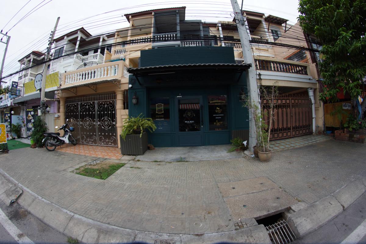 Rib and Roll Boardgame Cafe